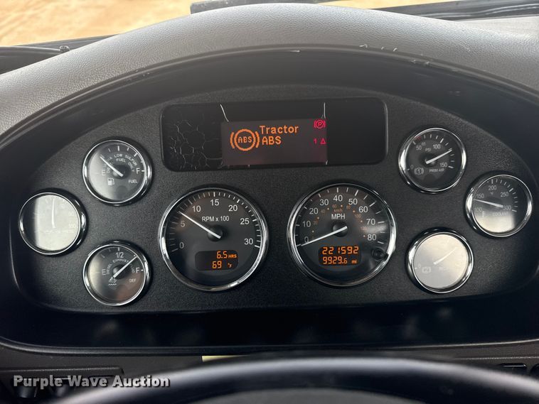 image for item NU9569 2012 Peterbilt 348 vacuum truck