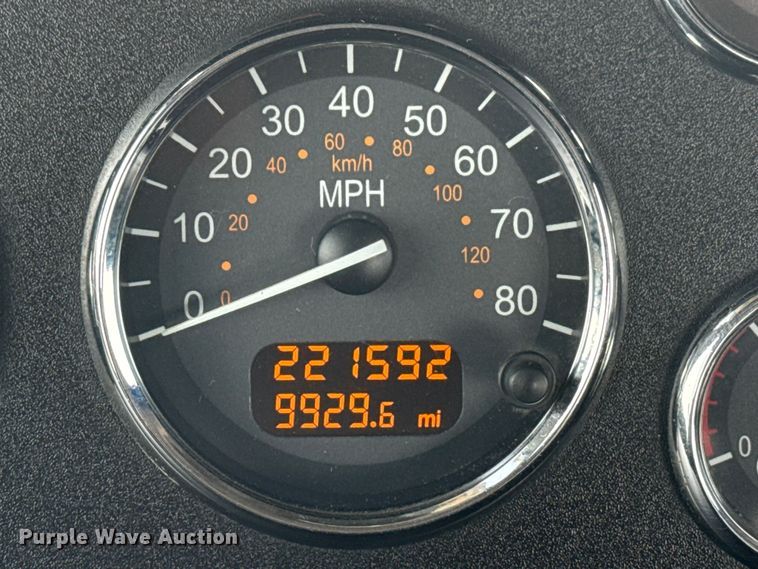 image for item NU9569 2012 Peterbilt 348 vacuum truck