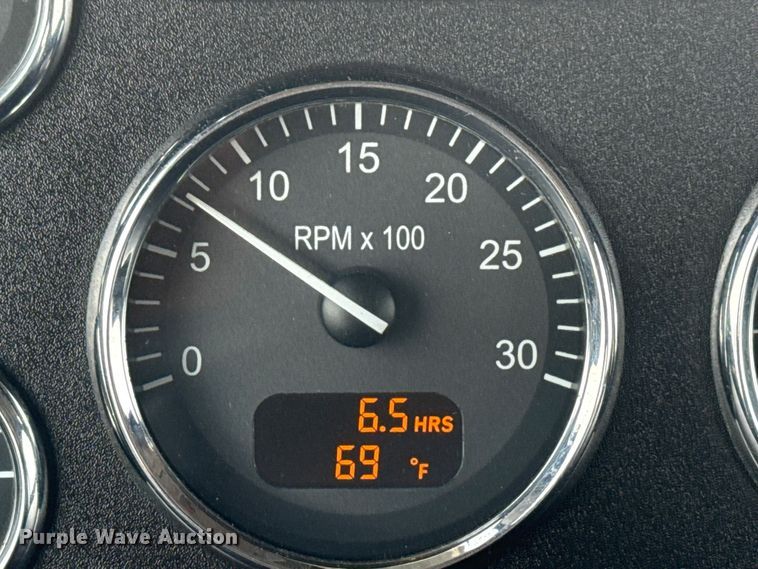 image for item NU9569 2012 Peterbilt 348 vacuum truck