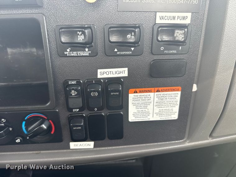 image for item NU9569 2012 Peterbilt 348 vacuum truck