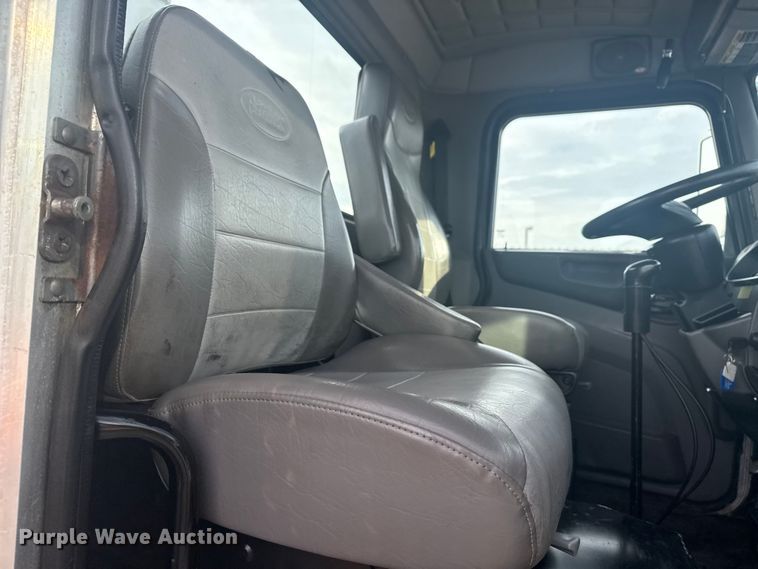 image for item NU9569 2012 Peterbilt 348 vacuum truck