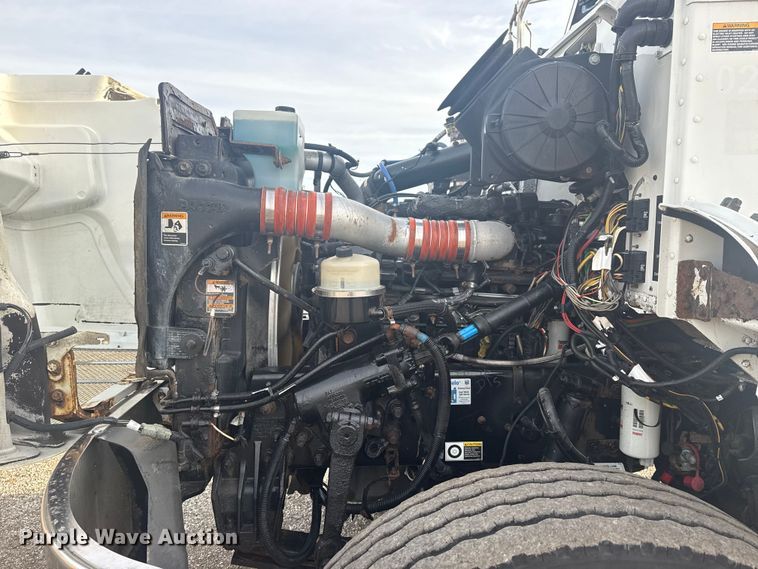 image for item NU9569 2012 Peterbilt 348 vacuum truck