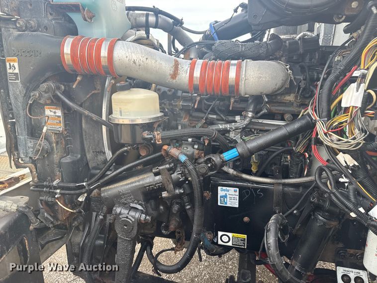 image for item NU9569 2012 Peterbilt 348 vacuum truck