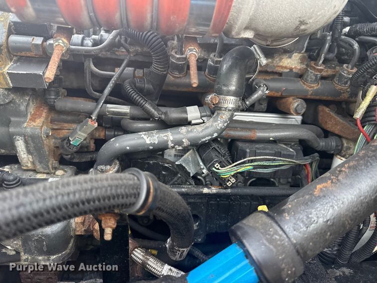 image for item NU9569 2012 Peterbilt 348 vacuum truck