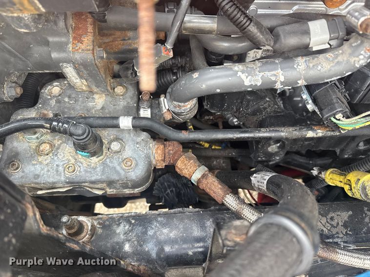 image for item NU9569 2012 Peterbilt 348 vacuum truck