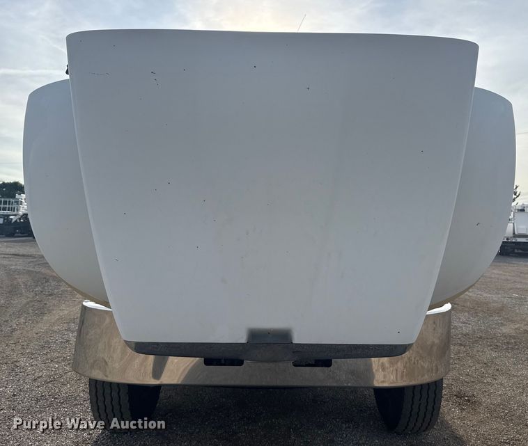 image for item NU9569 2012 Peterbilt 348 vacuum truck