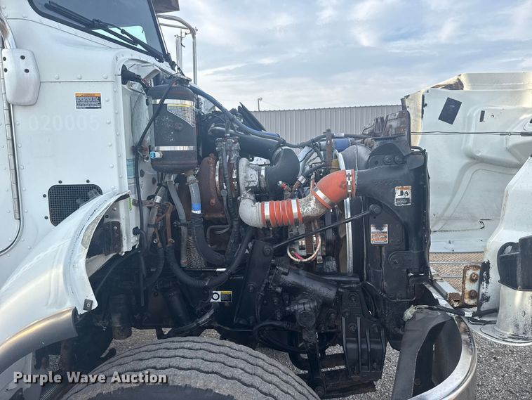 image for item NU9569 2012 Peterbilt 348 vacuum truck