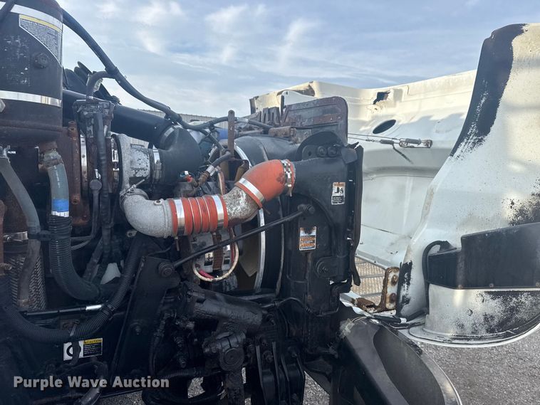 image for item NU9569 2012 Peterbilt 348 vacuum truck