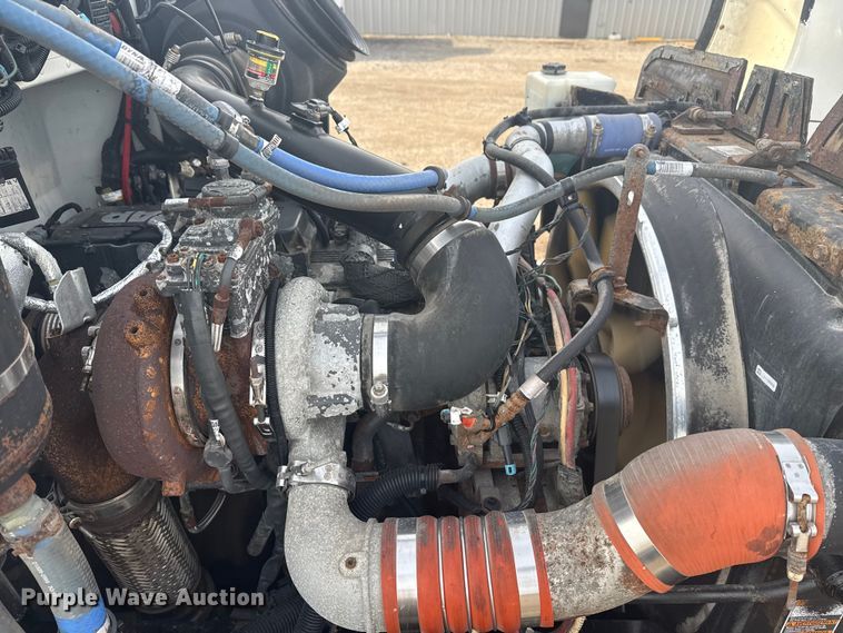 image for item NU9569 2012 Peterbilt 348 vacuum truck