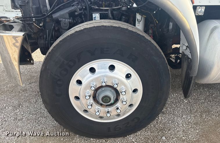 image for item NU9569 2012 Peterbilt 348 vacuum truck