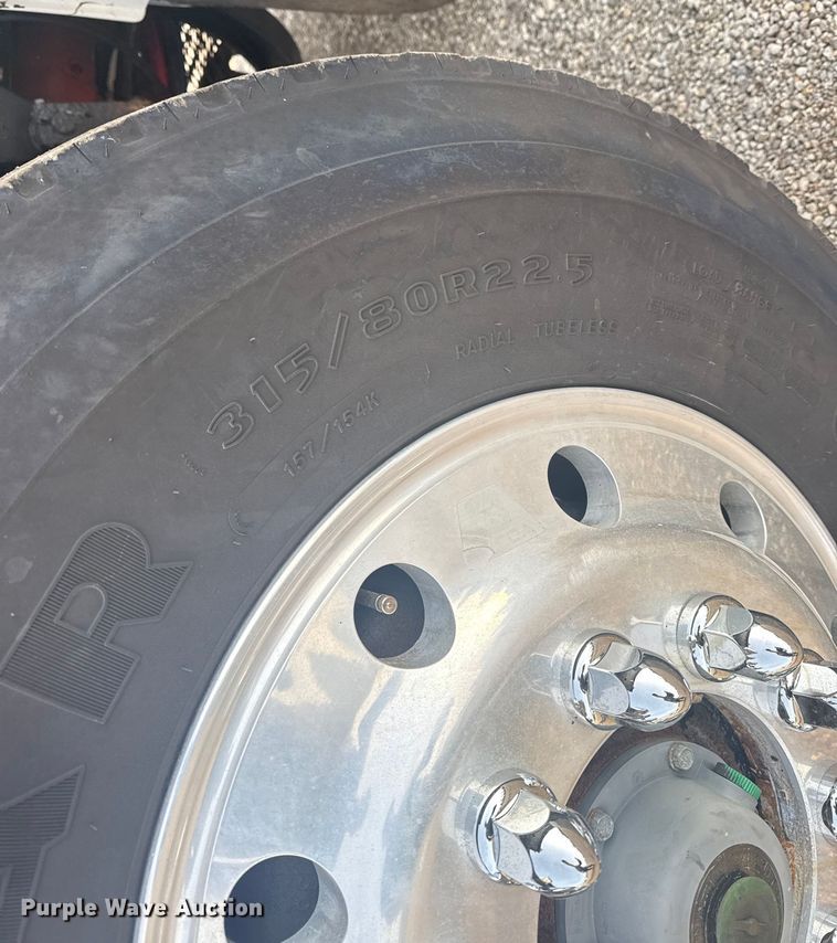 image for item NU9569 2012 Peterbilt 348 vacuum truck