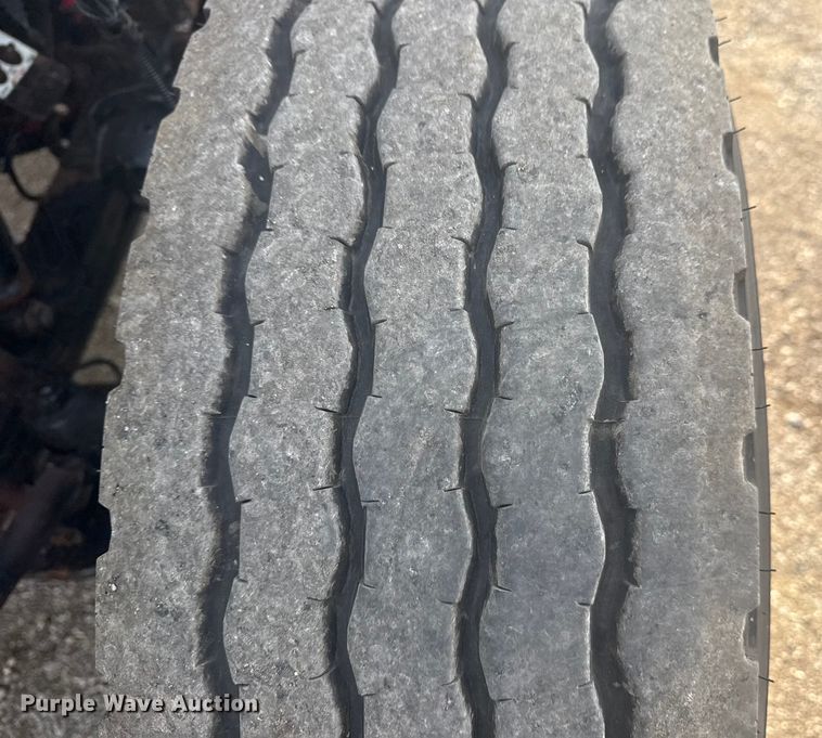 image for item NU9569 2012 Peterbilt 348 vacuum truck