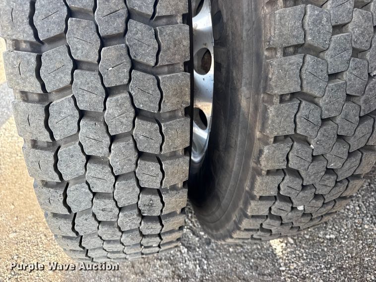 image for item NU9569 2012 Peterbilt 348 vacuum truck