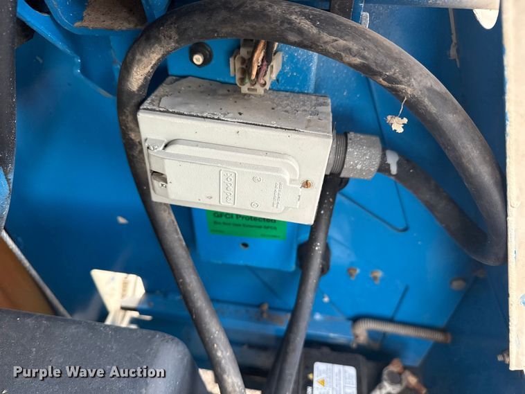 image for item NU9572 2006 Genie TML light plant