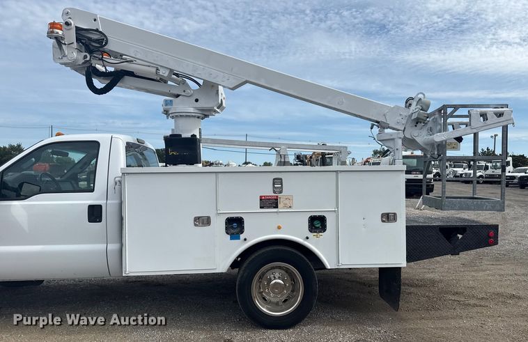 image for item NU9576 2012 Ford F550 Super Duty bucket truck