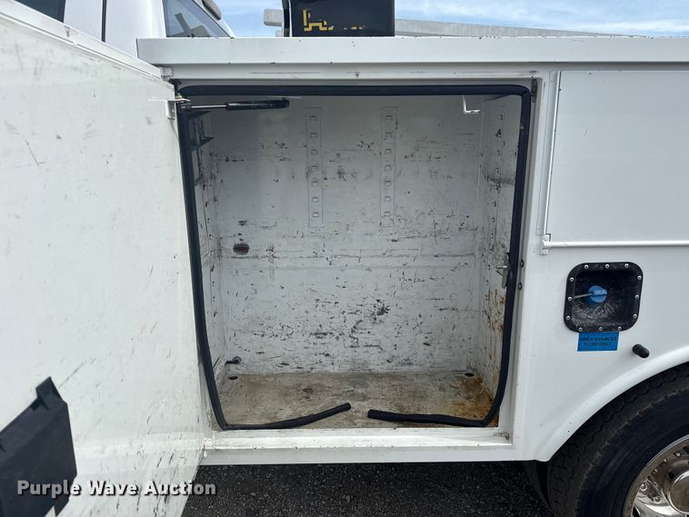 image for item NU9576 2012 Ford F550 Super Duty bucket truck