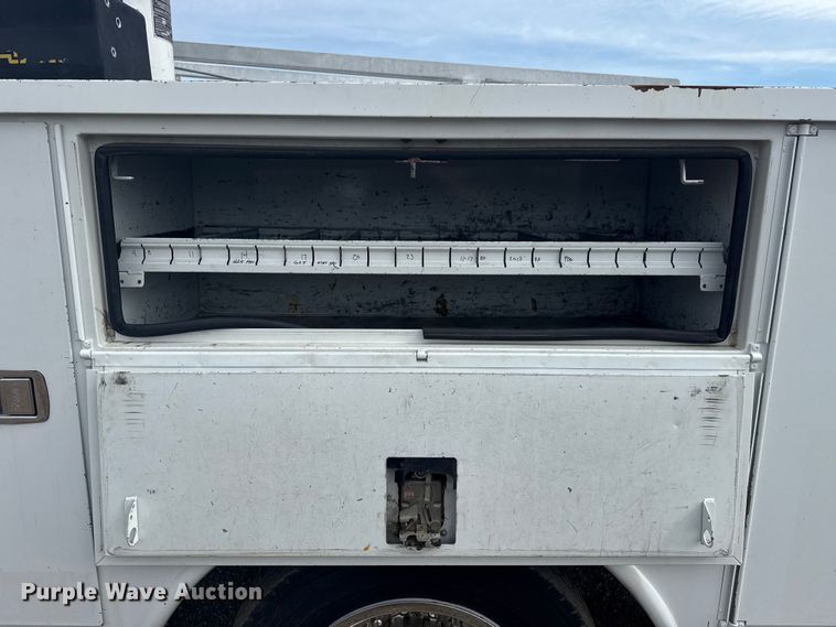 image for item NU9576 2012 Ford F550 Super Duty bucket truck