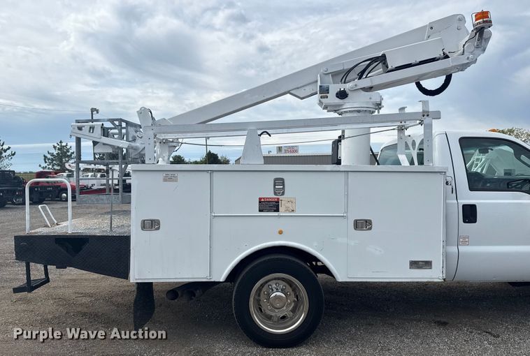 image for item NU9576 2012 Ford F550 Super Duty bucket truck