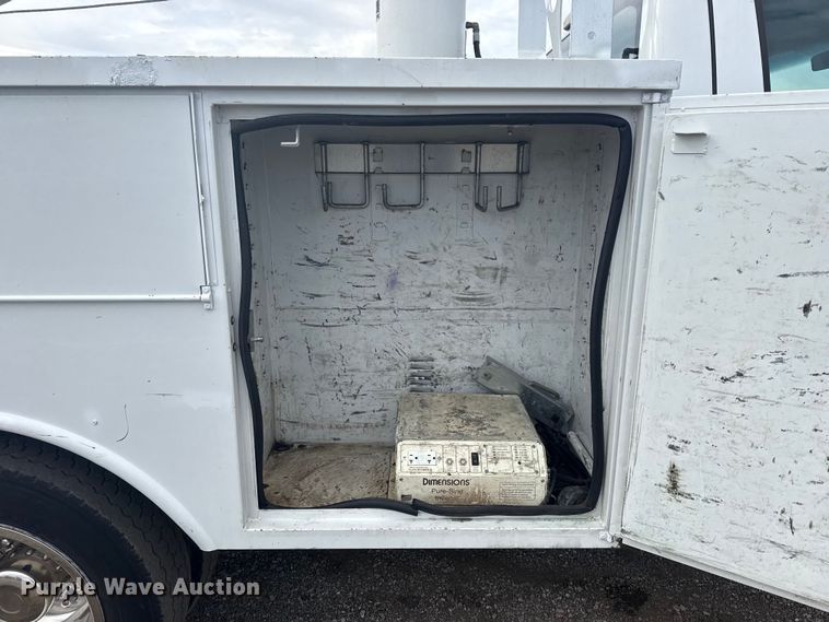 image for item NU9576 2012 Ford F550 Super Duty bucket truck