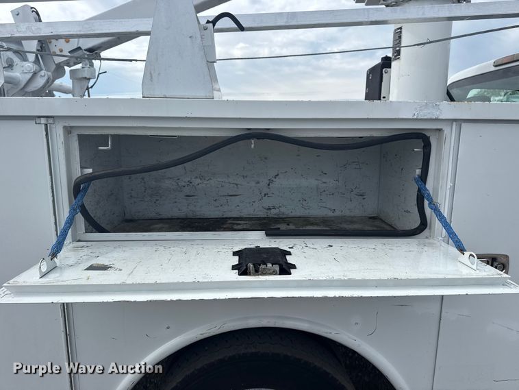 image for item NU9576 2012 Ford F550 Super Duty bucket truck