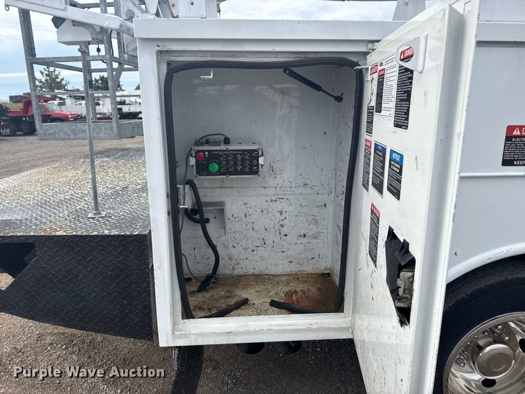 image for item NU9576 2012 Ford F550 Super Duty bucket truck