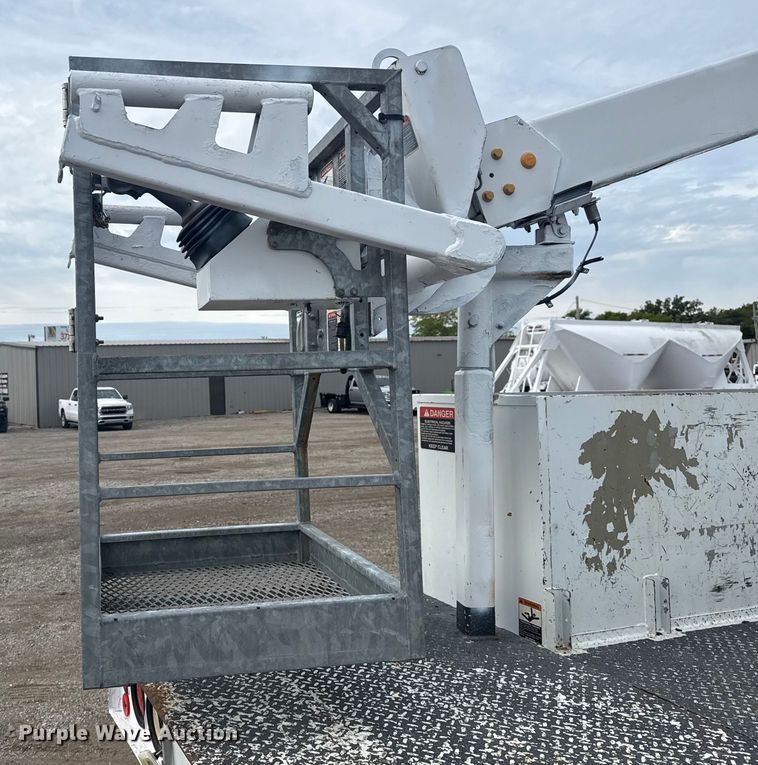 image for item NU9576 2012 Ford F550 Super Duty bucket truck