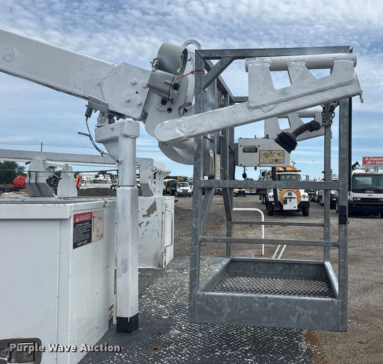 image for item NU9576 2012 Ford F550 Super Duty bucket truck