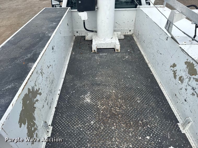 image for item NU9576 2012 Ford F550 Super Duty bucket truck