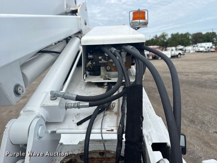 image for item NU9576 2012 Ford F550 Super Duty bucket truck