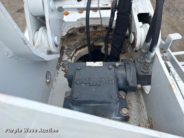 image for item NU9576 2012 Ford F550 Super Duty bucket truck