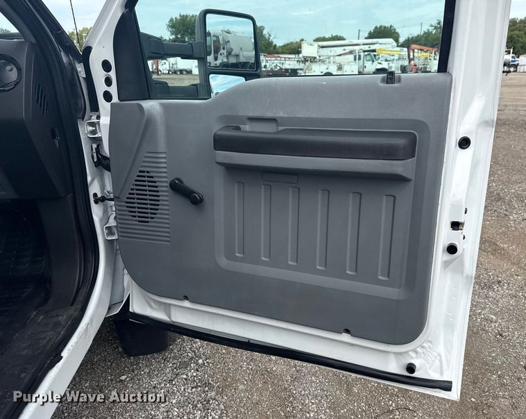 image for item NU9576 2012 Ford F550 Super Duty bucket truck