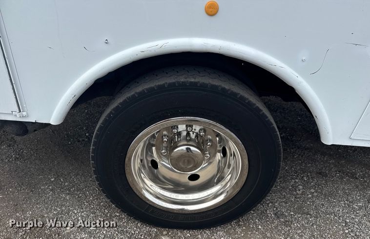 image for item NU9576 2012 Ford F550 Super Duty bucket truck