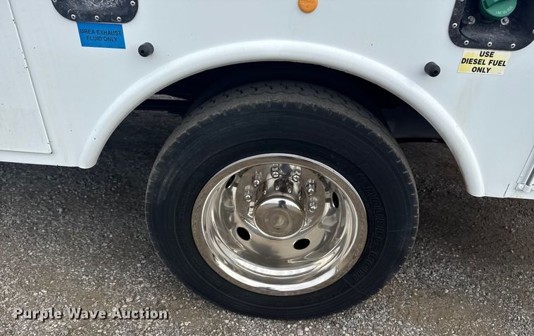 image for item NU9576 2012 Ford F550 Super Duty bucket truck