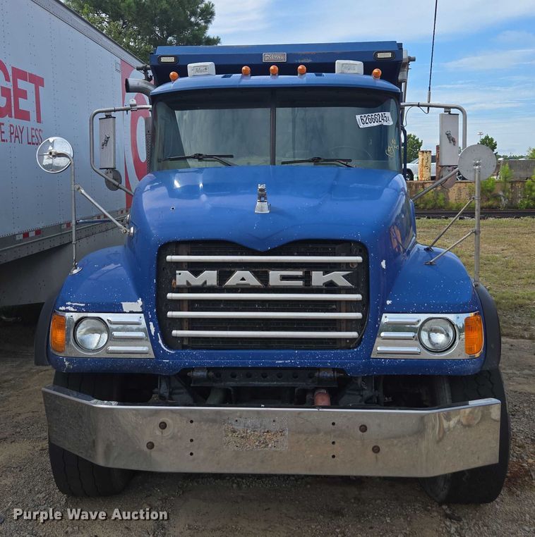 image for item YA0686 2005 Mack Granite CV713 dump truck