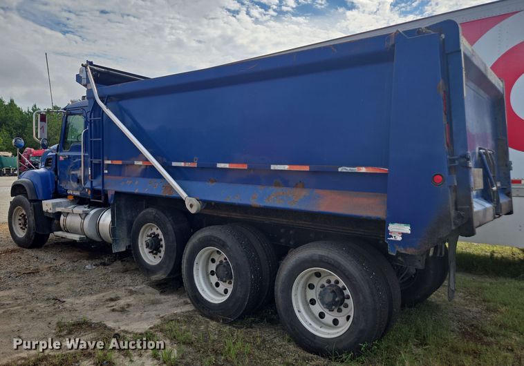 image for item YA0686 2005 Mack Granite CV713 dump truck