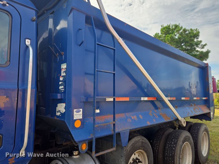 image for item YA0686 2005 Mack Granite CV713 dump truck