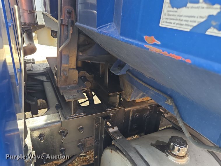 image for item YA0686 2005 Mack Granite CV713 dump truck