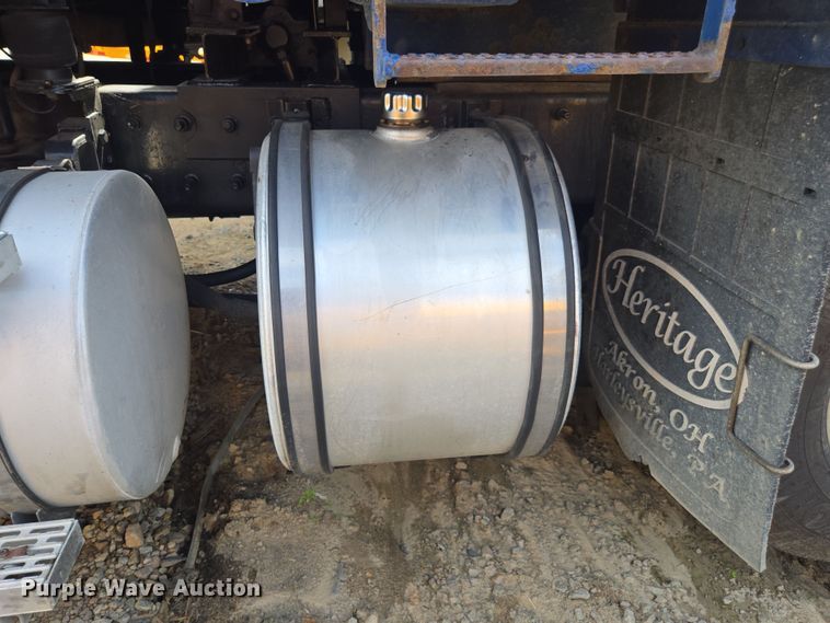 image for item YA0686 2005 Mack Granite CV713 dump truck