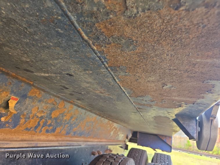 image for item YA0686 2005 Mack Granite CV713 dump truck