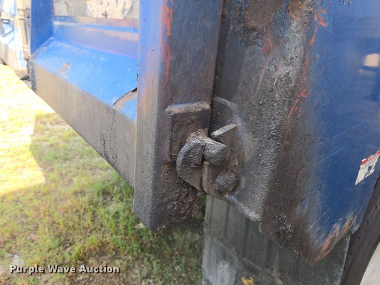 image for item YA0686 2005 Mack Granite CV713 dump truck