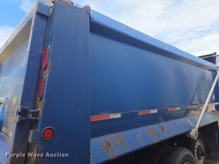 image for item YA0686 2005 Mack Granite CV713 dump truck