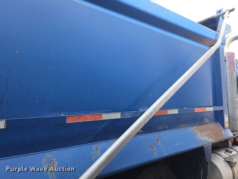 image for item YA0686 2005 Mack Granite CV713 dump truck