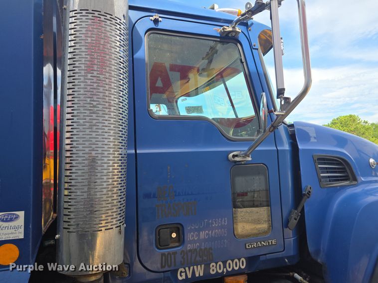 image for item YA0686 2005 Mack Granite CV713 dump truck