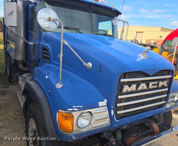 image for item YA0686 2005 Mack Granite CV713 dump truck
