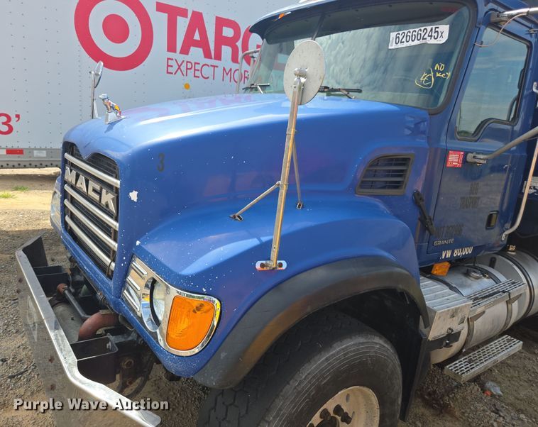 image for item YA0686 2005 Mack Granite CV713 dump truck