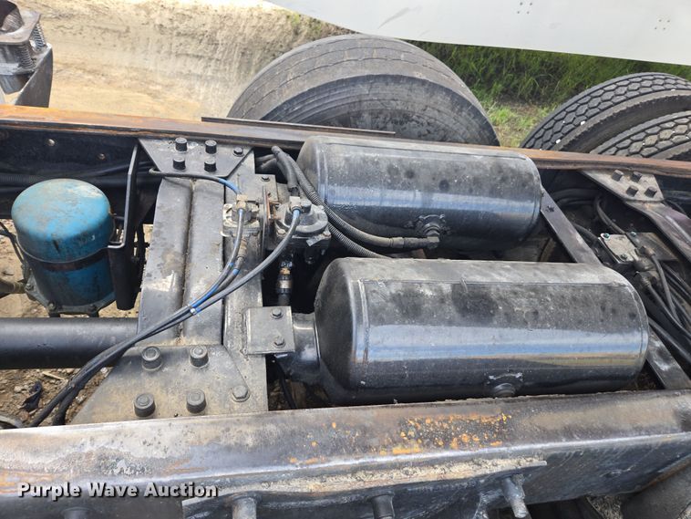 image for item YA0686 2005 Mack Granite CV713 dump truck