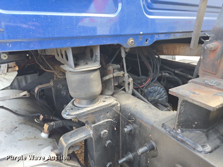 image for item YA0686 2005 Mack Granite CV713 dump truck