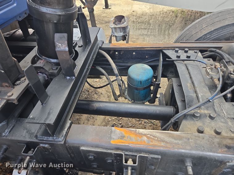 image for item YA0686 2005 Mack Granite CV713 dump truck