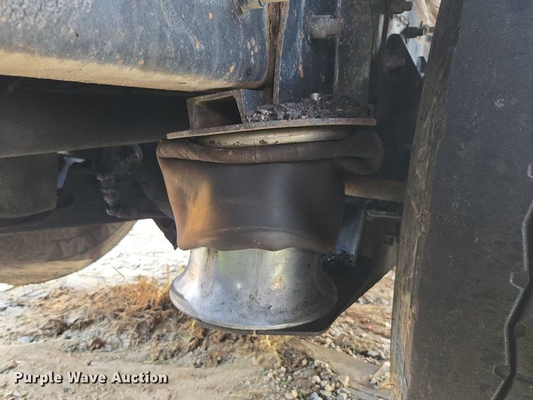 image for item YA0686 2005 Mack Granite CV713 dump truck