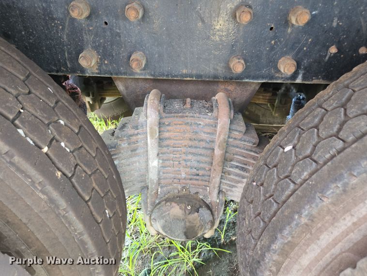 image for item YA0686 2005 Mack Granite CV713 dump truck